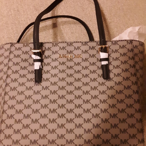 Michael Kors purse - Picture 1 of 1